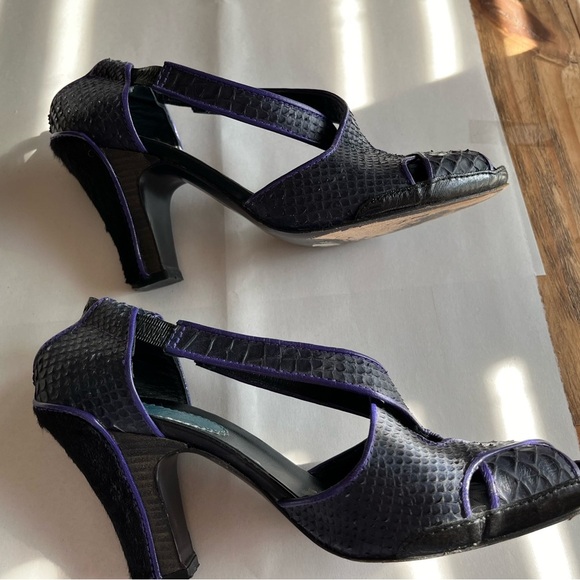 Max Azria Brie Black/Purple Combo Leather/Fur Strappy Peep Toe Heels Sz 38/7 GUC - Picture 12 of 16